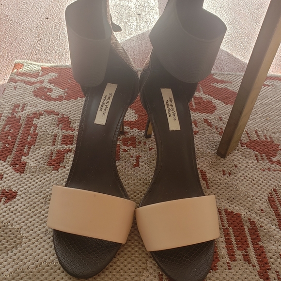 Vera Wang heels - Picture 3 of 4